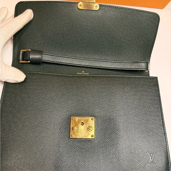 Authentic Louis Vuitton Green Taiga Leather Wristlet & Clutch Brass Hardware - Picture 7 of 13